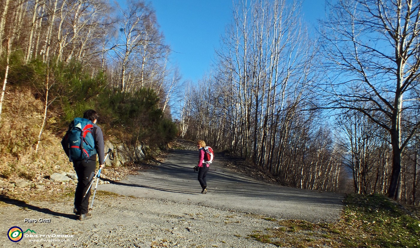 09 Partiamo dal parcheggio alto ai Monti di Beglia (1080 m).JPG